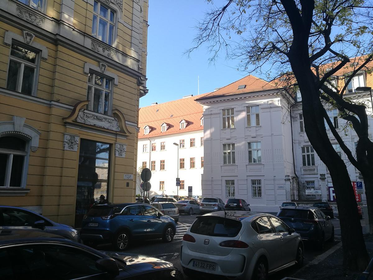 Coronation Apartment Bratislava Eksteriør bilde